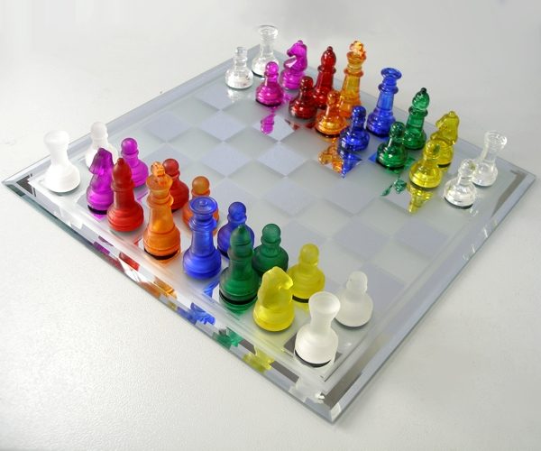 Шахматы стеклянные "Цветные фигурки"